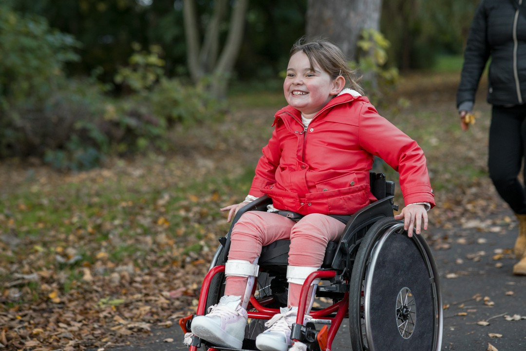Osłony na wózki inwalidzkie dedykowane dzieciom