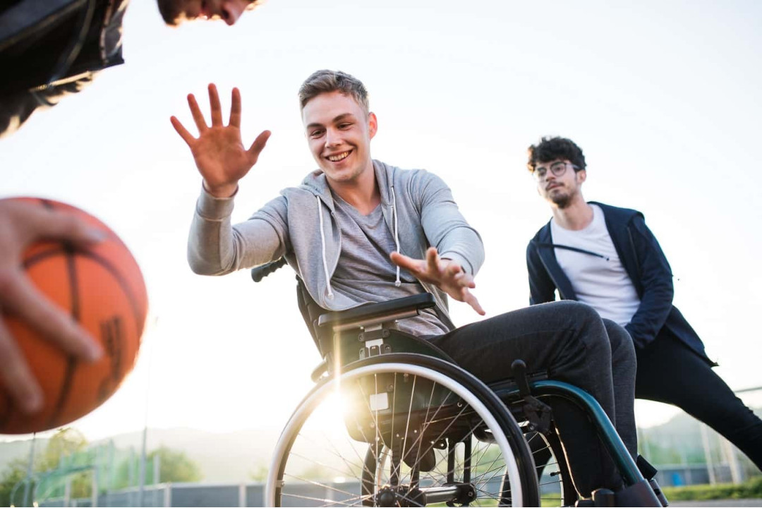 Z czego są wykonywane osłony na szprychy wózków inwalidzkich?
